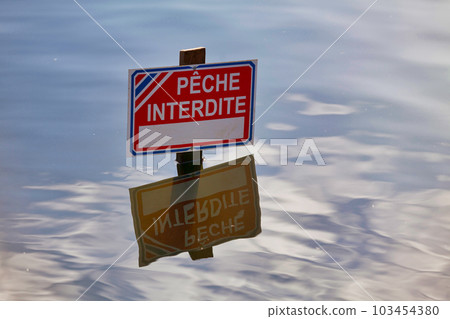 Fishing prohibited sign in French 103454380