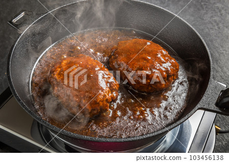 Hamburger steak to cook at home 103456138