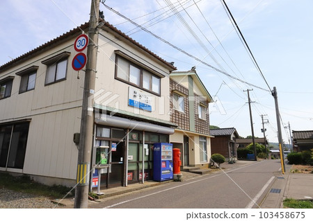 Niigata Nagaoka Scenery with round mailboxes (in front of Teradomari and Ishidaya Liquor Store) Niigata Nagaoka Scenery with round mailboxes (in front of Teradomari and Ishidaya Liquor Store) 103458675