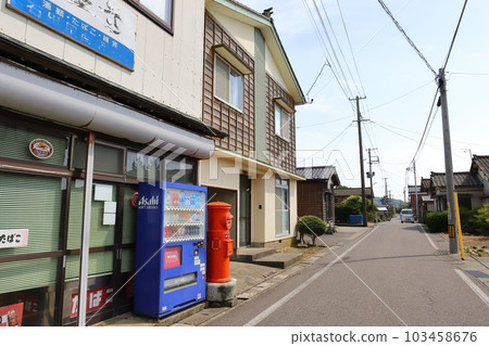 Niigata Nagaoka Scenery with round mailboxes (in front of Teradomari and Ishidaya Liquor Store) Niigata Nagaoka Scenery with round mailboxes (in front of Teradomari and Ishidaya Liquor Store) 103458676