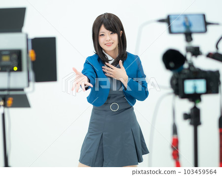 拍舞蹈照片的女高中生 拍舞蹈照片的女高中生 103459564