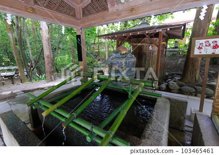 三輪神社洗手盆 103465461