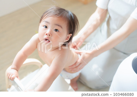Pants type diaper change Pants type diaper change 103466080