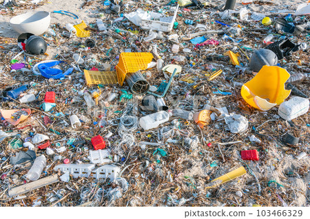 Innumerable drifting garbage washed up on the beach (environmental pollution image) Innumerable drifting garbage washed up on the beach (environmental pollution image) 103466329