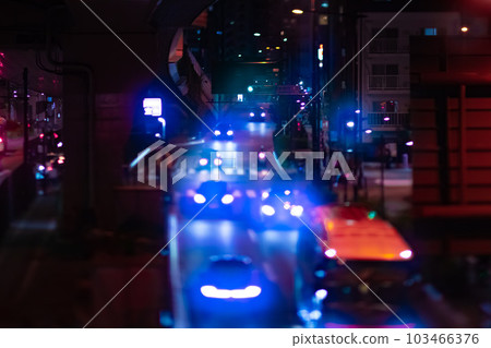 初代十字路口周圍的山手街在夜間以微型風格 初代十字路口周圍的山手街在夜間以微型風格 103466376