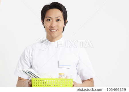 有醫學的男性藥劑師 103466859