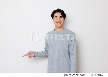 男人擺姿勢 103470679