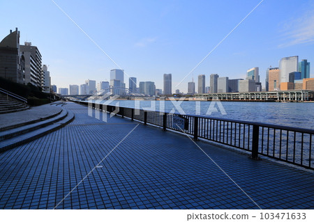 Sumida River Terrace and skyscrapers 103471633