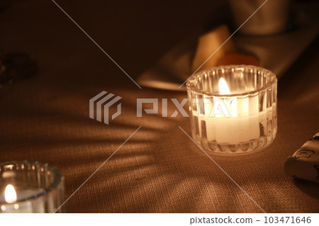 發出神奇光芒的蠟燭 發出神奇光芒的蠟燭 103471646