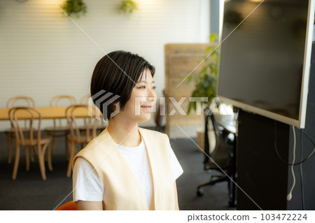 smiling woman in the office 103472224