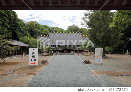 Worship hall viewed from the main gate of Isono Shrine Worship hall viewed from the main gate of Isono Shrine 103472474