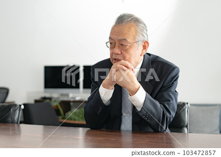 商務老人擔心 103472857