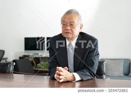 商務老人擔心 103472861