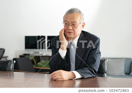 商務老人擔心 103472863