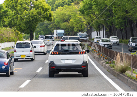 郊區駕駛形象 郊區駕駛形象 103473052