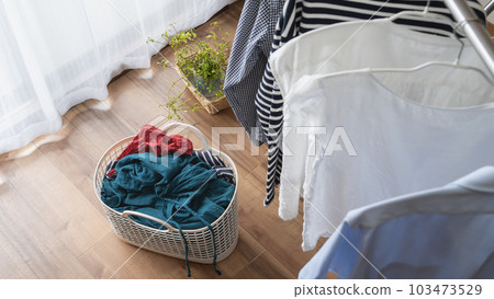 雨季在室內晾曬衣物 圖片 雨季在室內晾曬衣物 圖片 103473529