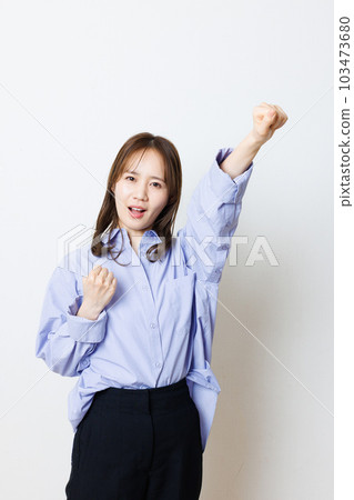 女人擺姿勢 女人擺姿勢 103473680