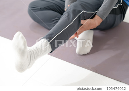 Stretch muscle pain senior feet Stretch muscle pain senior feet 103474012