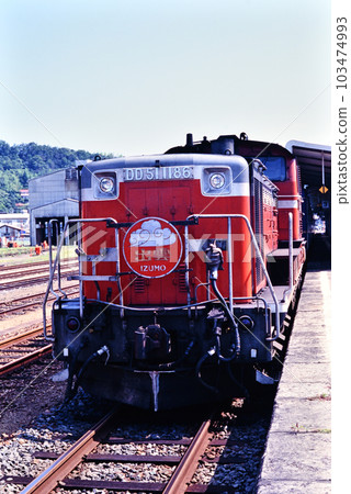 Blue train limited express Izumo vertical composition 103474993
