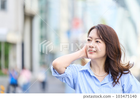 Women in town Women in town 103475140