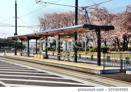 "Transport Future City Utsunomiya" has been constructed and is waiting for its opening... Haga/Utsunomiya LRT [Kashinomori Koen-mae] Station 103484989
