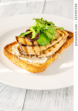 Ciabatta eryngii sandwich 103485589
