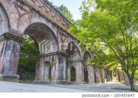 Nanzenji Suirokaku with a nostalgic atmosphere Season of fresh greenery (Nanzenji, Sakyo Ward, Kyoto City) Nanzenji Suirokaku with a nostalgic atmosphere Season of fresh greenery (Nanzenji, Sakyo Ward, Kyoto City) 103485647