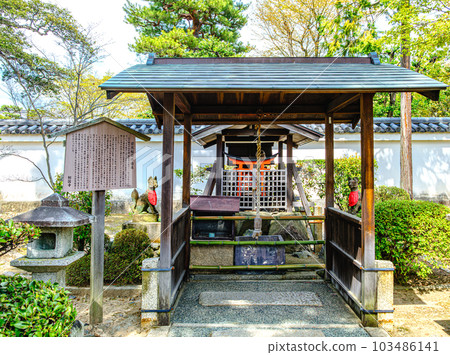 京都相國寺的草炭稻荷神社 103486141
