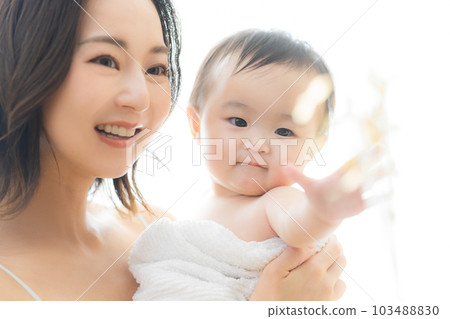 裹著浴巾的嬰兒』 103488830