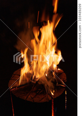 Bonfire flame　 103489209