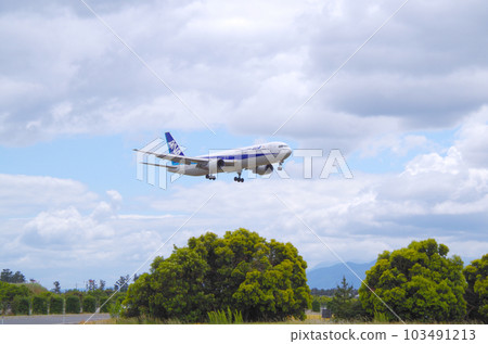 客機降落在米子鬼太郎機場 103491213