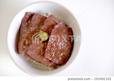 簡單的牛肉蓋飯 103492102