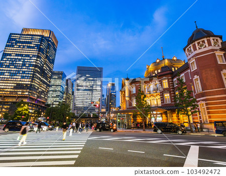 東京站南口夜景 103492472