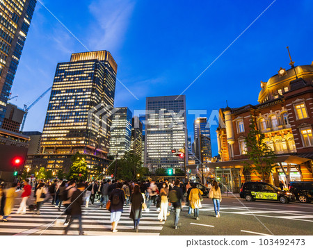 東京站南口夜景 103492473