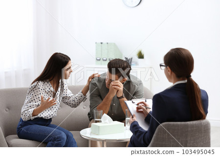Professional psychologist working with couple in office 103495045