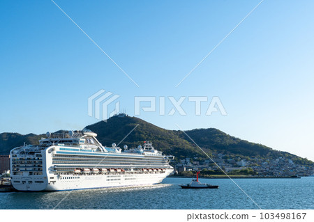 Diamond Princess guided by a tugboat and calling at Hakodate Port 103498167