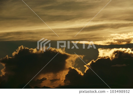 夏日黎明天空,日出時有各種雲 Sky/Sky main/Telephoto/220730am 夏日黎明天空,日出時有各種雲 Sky/Sky main/Telephoto/220730am 103498932