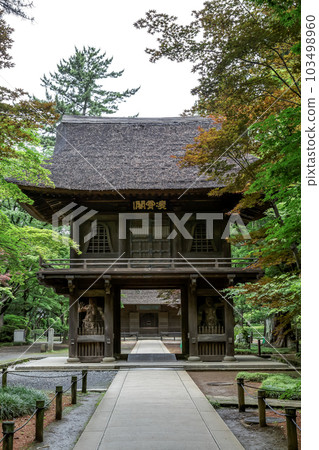 The temple gate, the symbol of Heirinji Temple, which retains the vestiges of Musashi Province 103498960