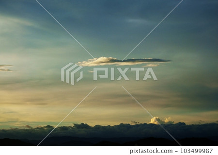 夏日黎明,日出時有各種雲 Sky/Sky main/Wide angle/220730am 夏日黎明,日出時有各種雲 Sky/Sky main/Wide angle/220730am 103499987