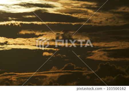 多雲的夏日清晨天空・天空限定・長焦・220730am 多雲的夏日清晨天空・天空限定・長焦・220730am 103500162
