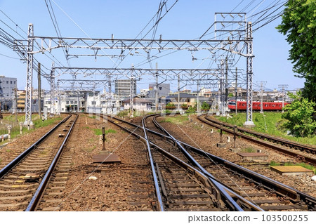 在琵琶島交叉口附近行駛的名鐵列車 在琵琶島交叉口附近行駛的名鐵列車 103500255