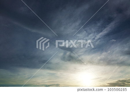 多雲的夏日早晨天空・主天空・廣角・220730am 多雲的夏日早晨天空・主天空・廣角・220730am 103500285