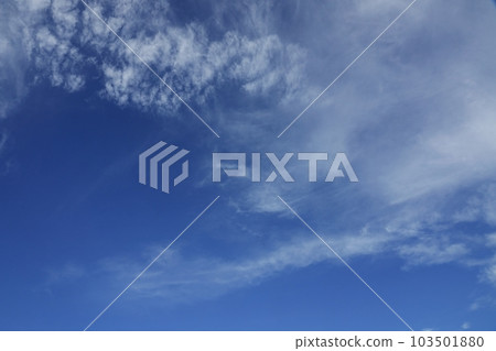 夏日清晨的天空,白雲在藍天中蔓延・Sky main・220730am 夏日清晨的天空,白雲在藍天中蔓延・Sky main・220730am 103501880