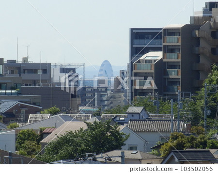 透過建築物之間的縫隙可以看到的風之塔 透過建築物之間的縫隙可以看到的風之塔 103502056