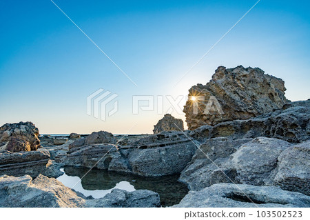 Shiosezaki rocky reef area Strangely shaped rocks and strange stones Light beams of light Sun peeking through the rocks Light shining in Shiosezaki rocky reef area Strangely shaped rocks and strange stones Light beams of light Sun peeking through the rocks Light shining in 103502523