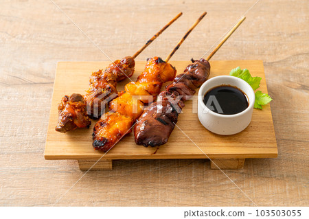 Japanese chicken grill or yakitori serve in izakaya style Japanese chicken grill or yakitori serve in izakaya style 103503055