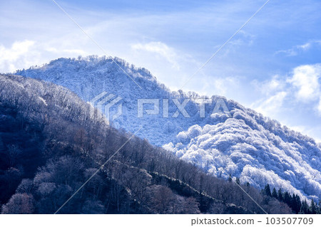 Blue sky and snowy mountains ~First snowfall~ Blue sky and snowy mountains ~First snowfall~ 103507709