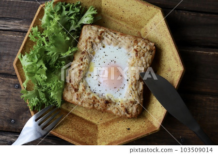 Soft-boiled egg and tuna mayonnaise toast - Dote toast 103509014