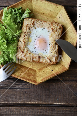 Soft-boiled egg and tuna mayonnaise toast - Dote toast 103509015