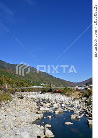 Momosuke Bridge from Miruno Bridge 103509128